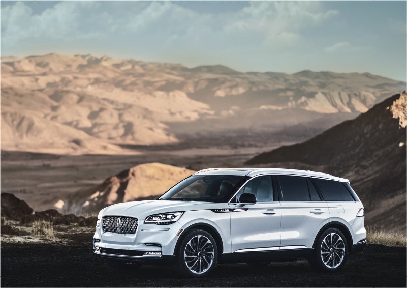 A Lincoln Aviator® SUV is parked on a scenic mountain overlook | Lexington Park Ford Lincoln in California MD