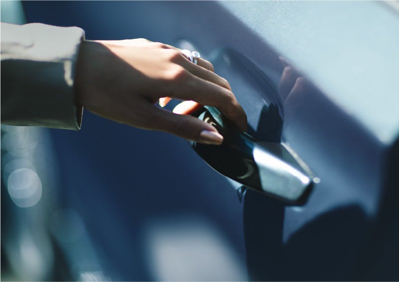 A hand gracefully grips the Light Touch Handle of a 2023 Lincoln Aviator® SUV to demonstrate its ease of use | Lexington Park Ford Lincoln in California MD