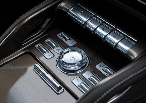 A crystal-inspired volume knob is shown in the center floor console of a 2024 Lincoln Nautilus® SUV. | Lexington Park Ford Lincoln in California MD