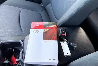 2025 Toyota RAV4 Hybrid XLE