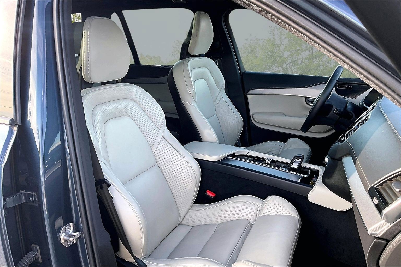 2022 Volvo XC90 Recharge Plug-In Hybrid R-Design