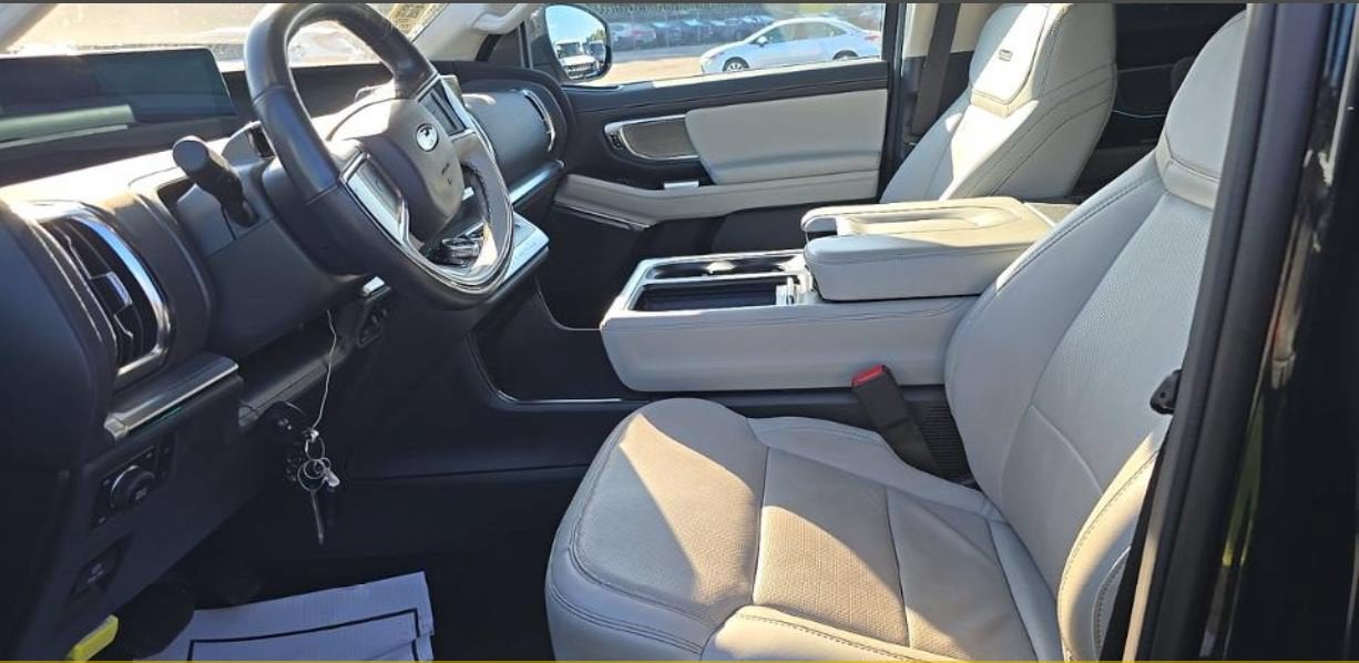 2025 Ford Expedition Platinum