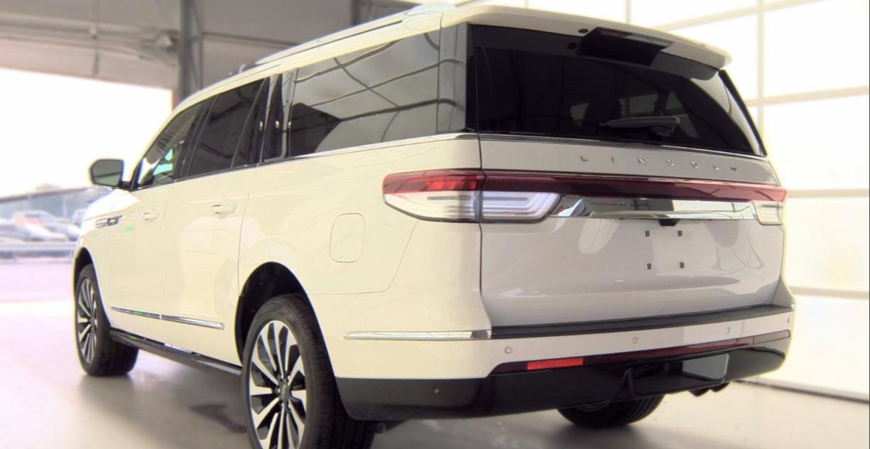 2023 Lincoln Navigator L Reserve