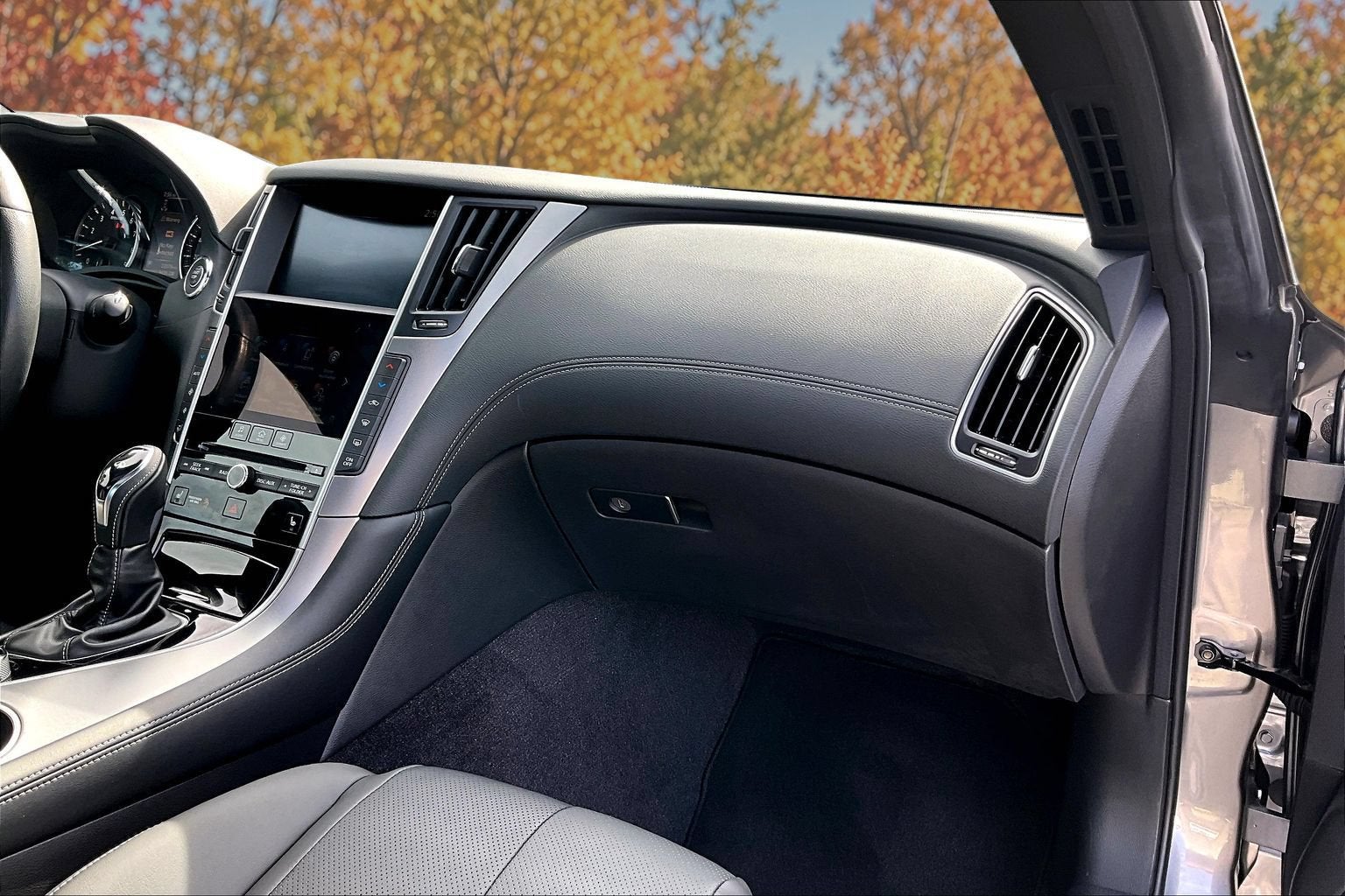 2022 INFINITI Q60 LUXE