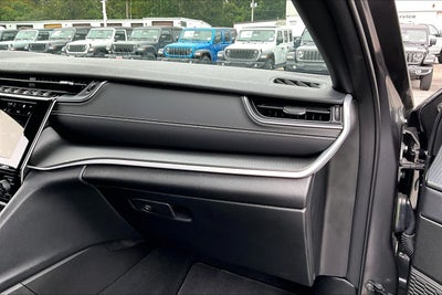 2025 Jeep Grand Cherokee Laredo X 4x4