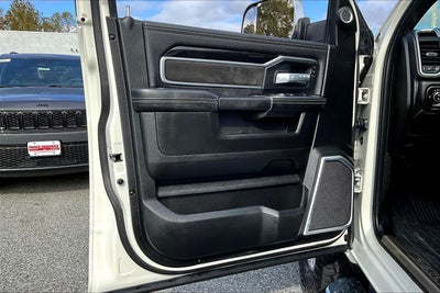 2020 RAM 3500 Laramie Crew Cab 4x4 8' Box