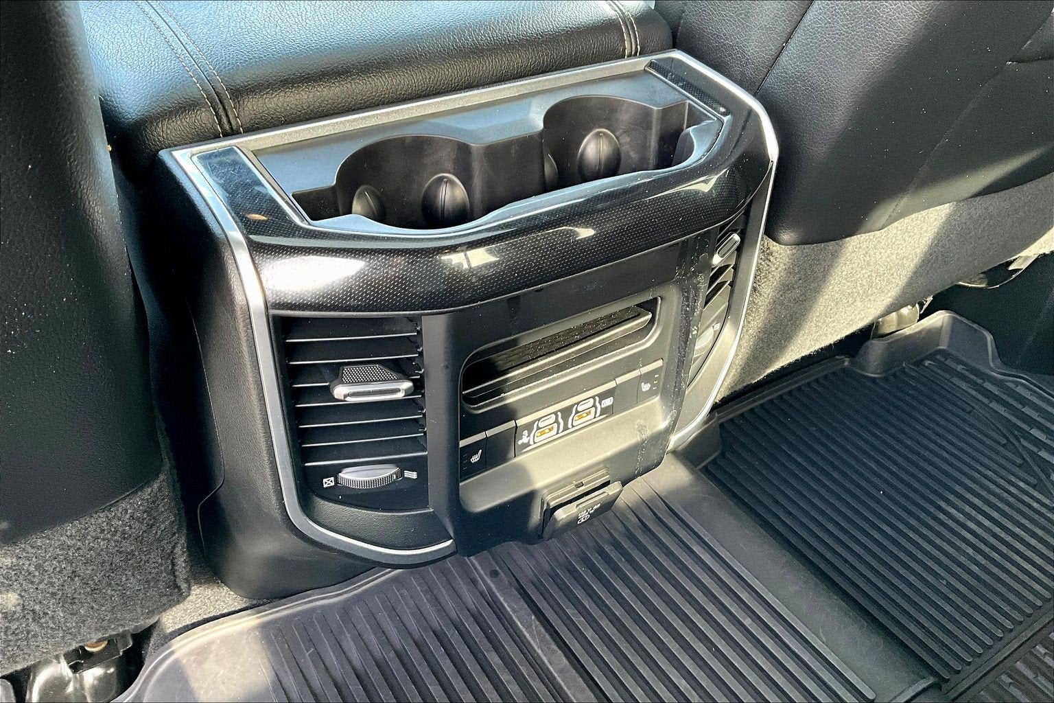 2020 RAM 3500 Laramie Crew Cab 4x4 8' Box
