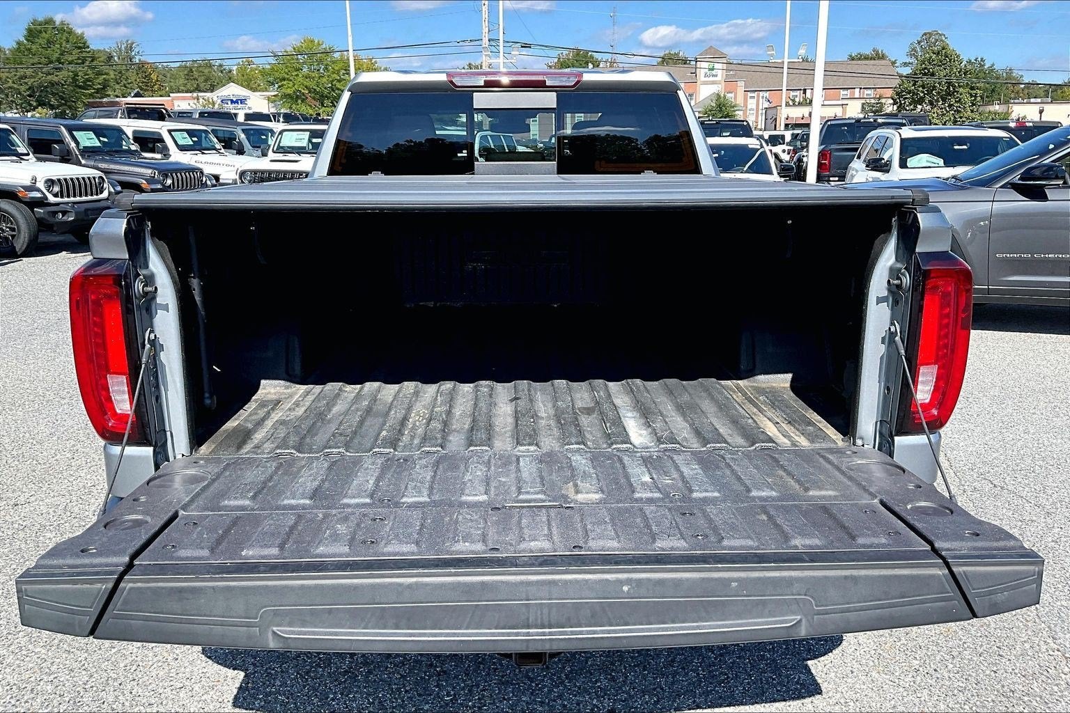 2023 GMC Sierra 1500 4WD Crew Cab Standard Box SLT