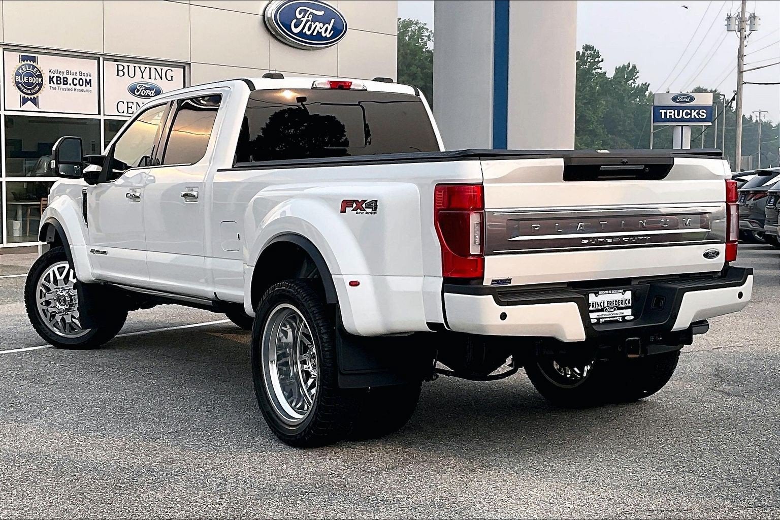2022 Ford Super Duty F-450 DRW Platinum