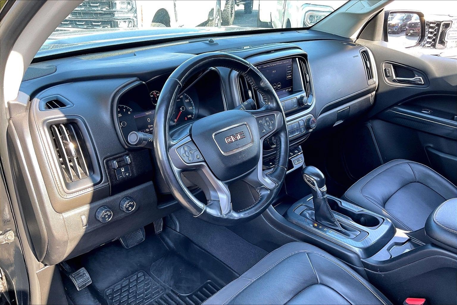 2022 GMC Canyon 4WD AT4 w/Leather