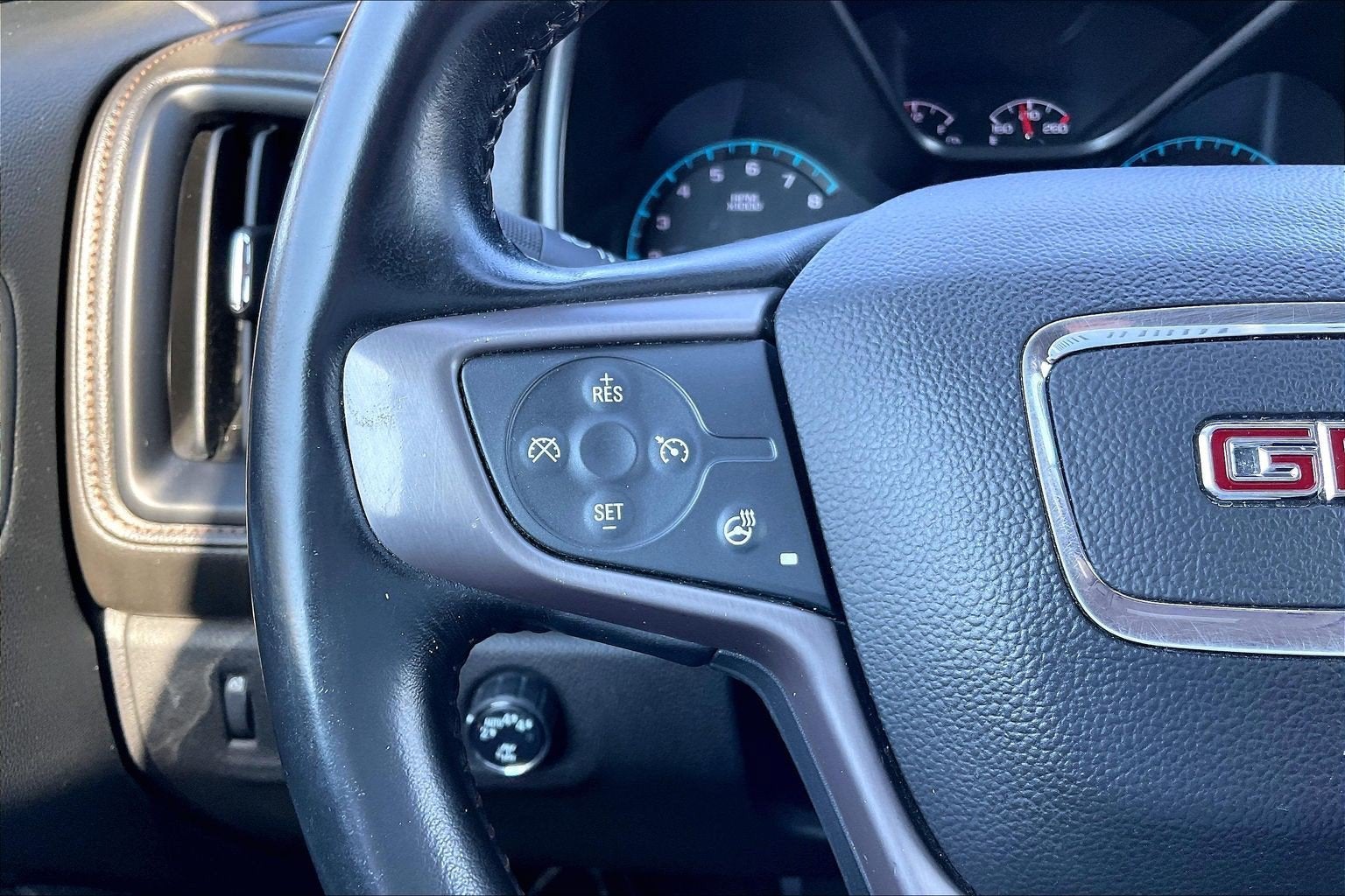 2022 GMC Canyon 4WD AT4 w/Leather