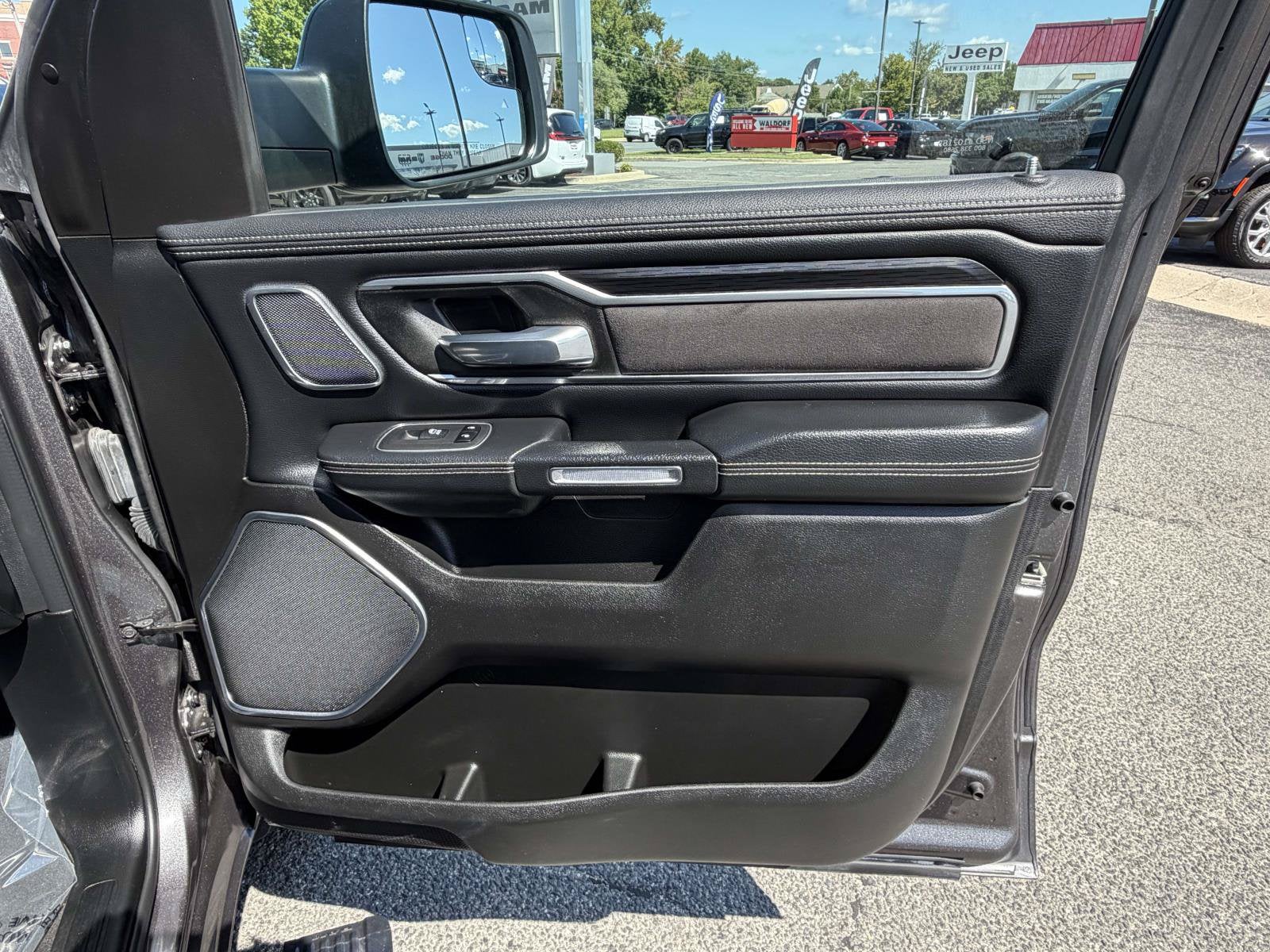 2023 RAM 1500 Laramie Crew Cab 4x4 6'4' Box