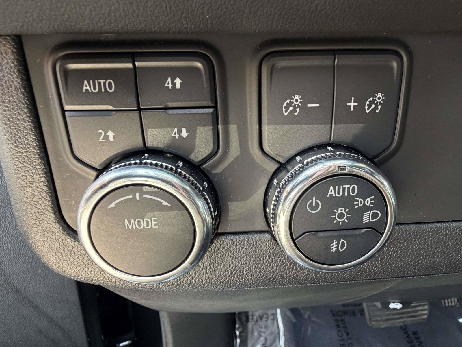 2025 GMC Yukon XL 4WD AT4