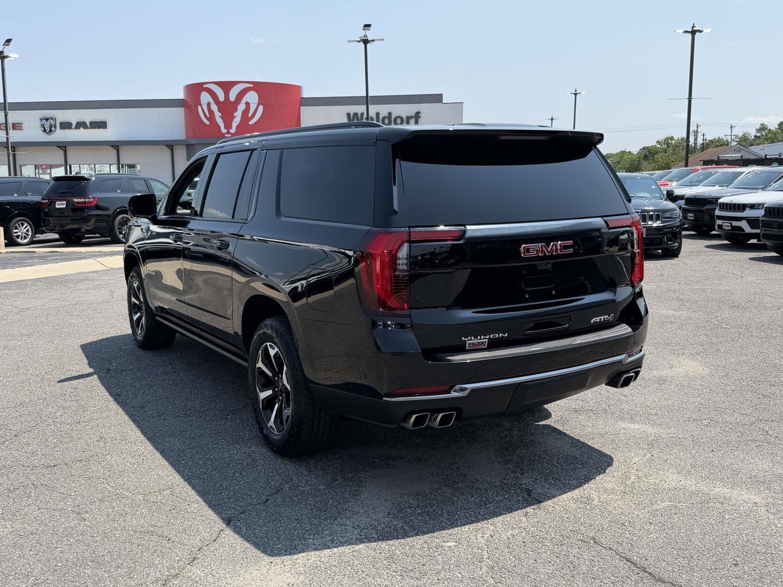 2025 GMC Yukon XL 4WD AT4