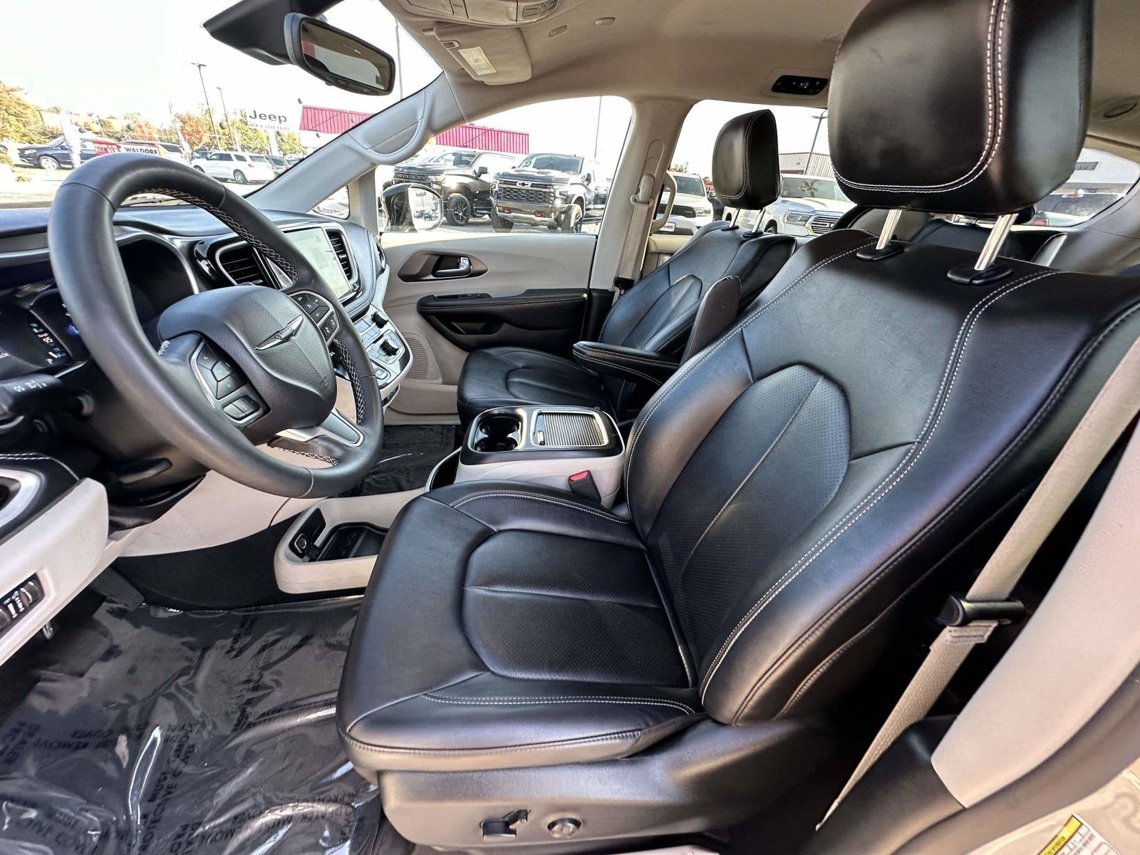 2024 Chrysler Pacifica Hybrid Select