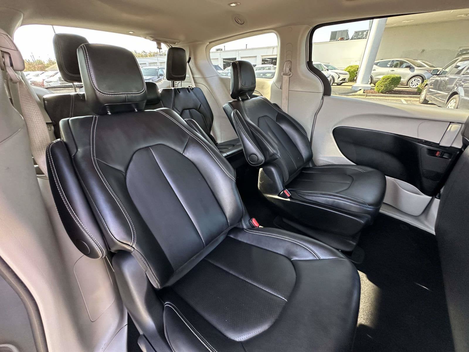 2024 Chrysler Pacifica Hybrid Select