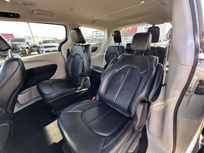 2024 Chrysler Pacifica Hybrid Select