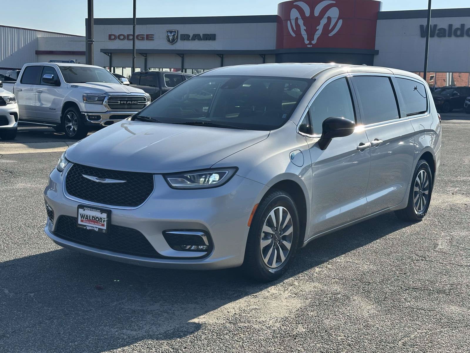 2024 Chrysler Pacifica Hybrid Select