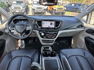 2024 Chrysler Pacifica Hybrid Select