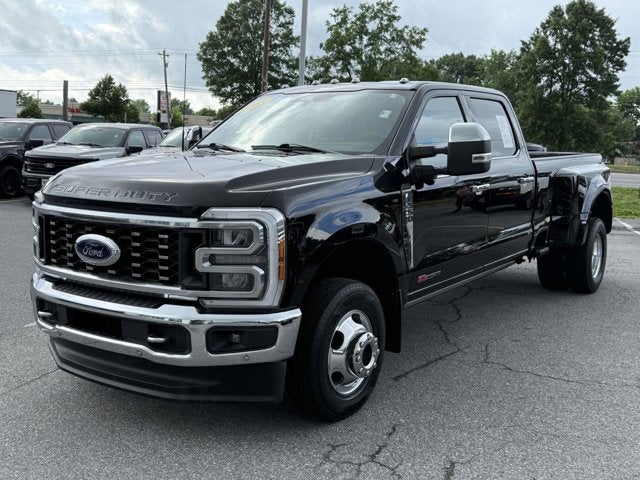 2023 Ford Super Duty F-350 DRW LARIAT