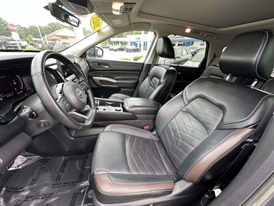 2023 Nissan Pathfinder Platinum