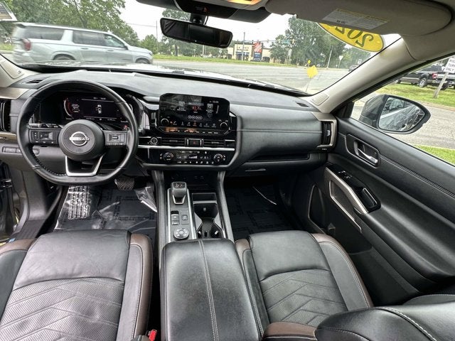2023 Nissan Pathfinder Platinum