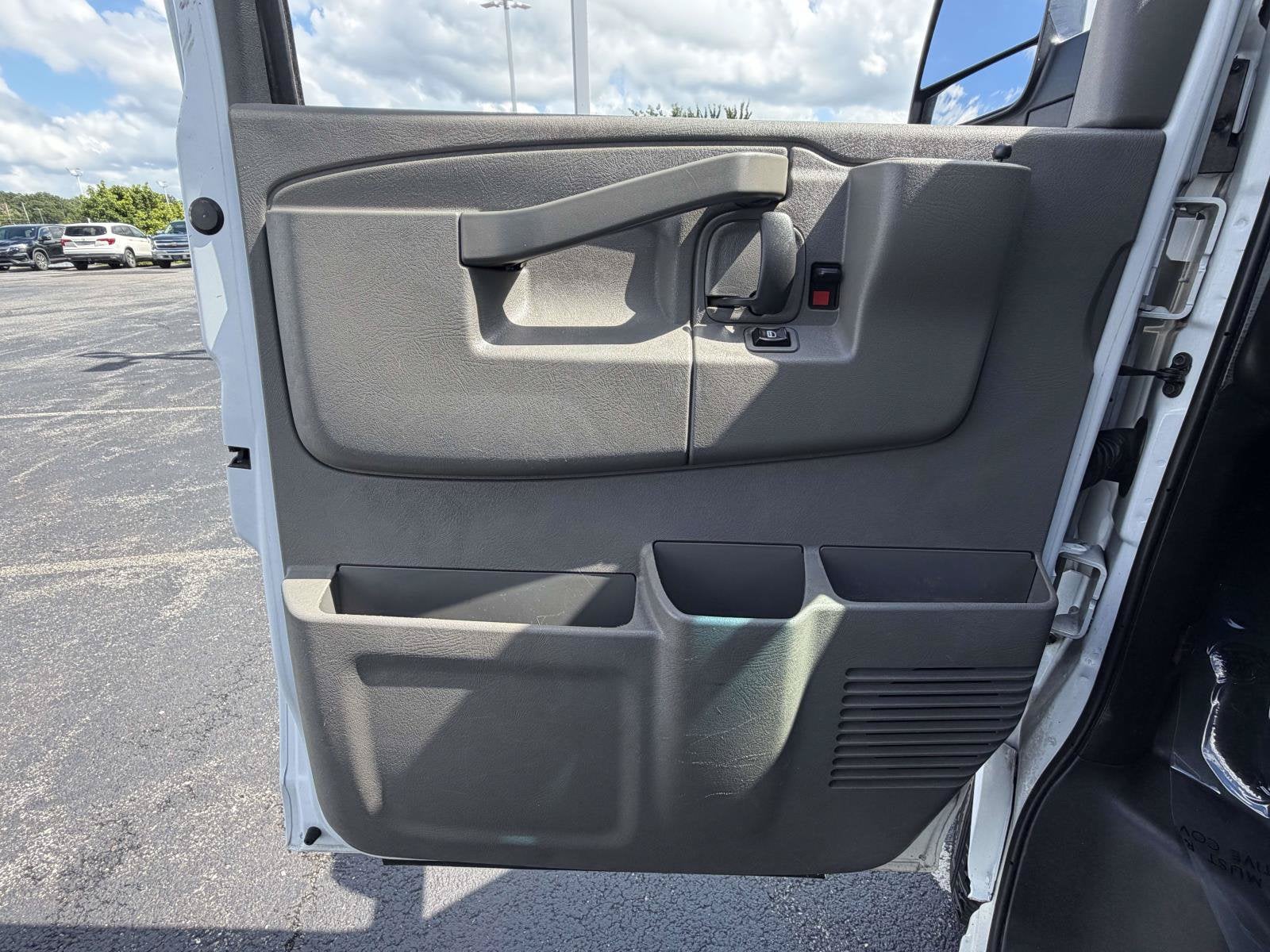 2021 GMC Savana Cargo Van RWD 2500 135"