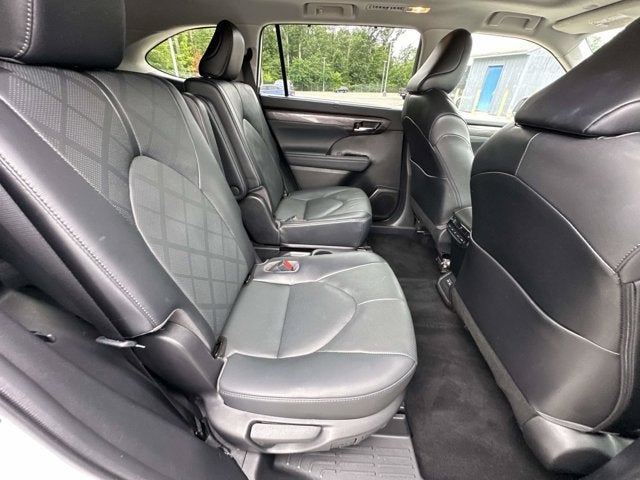 2022 Toyota Highlander Platinum