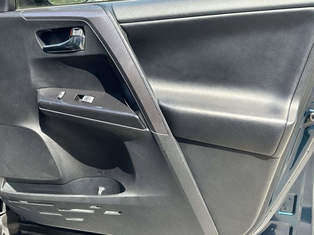 2018 Toyota RAV4 SE
