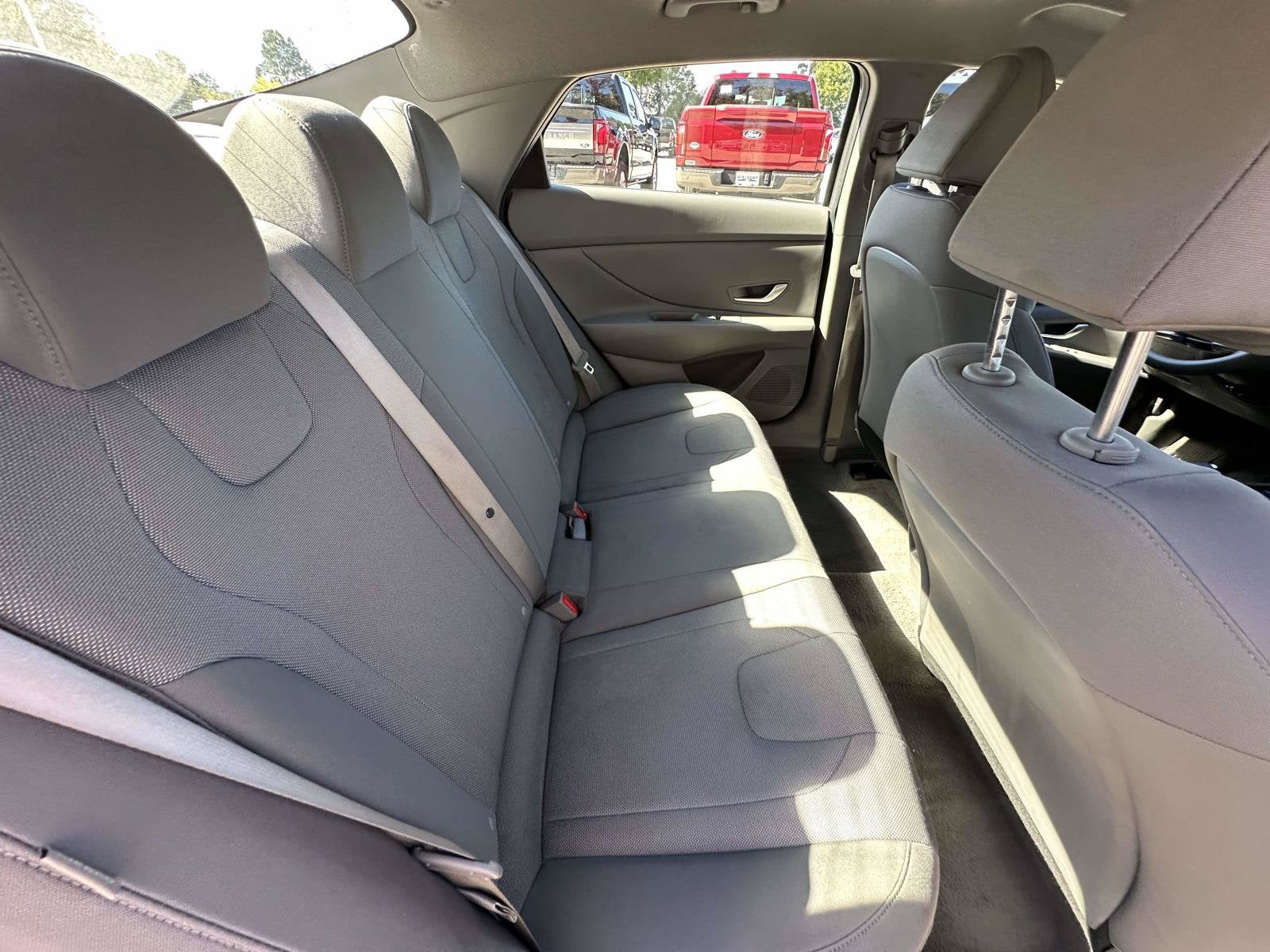 2025 Hyundai Elantra SE