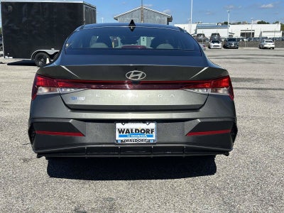 2025 Hyundai Elantra SE