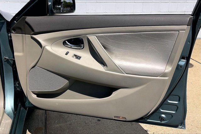 2011 Toyota CAMRY LE