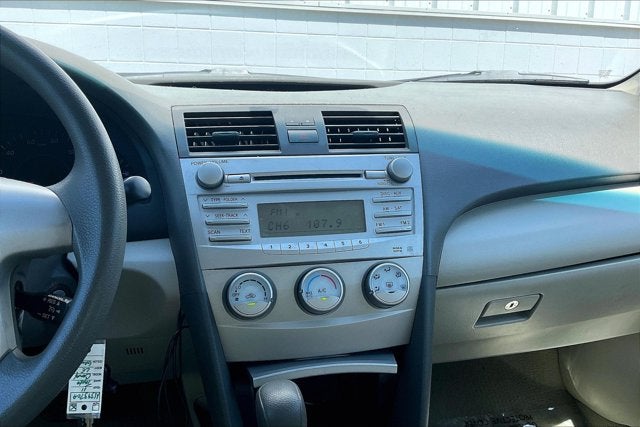 2011 Toyota CAMRY LE