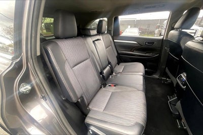 2016 Toyota Highlander Base