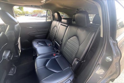 2023 Toyota Highlander Base