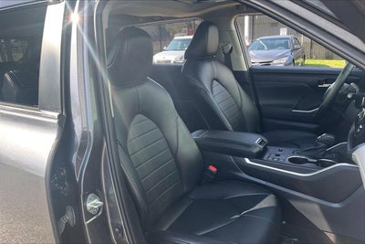 2023 Toyota Highlander Base