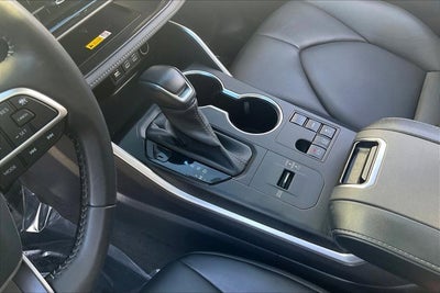 2023 Toyota Highlander Base