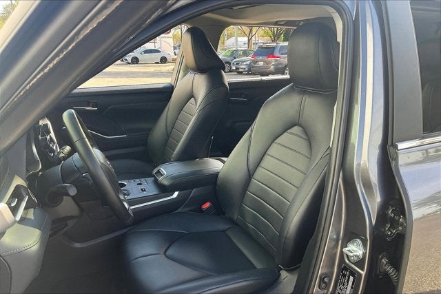 2023 Toyota Highlander Base