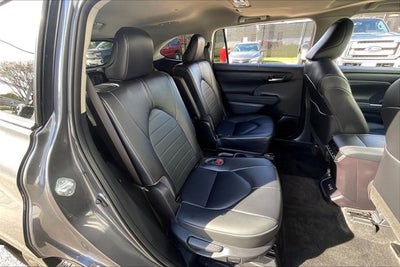 2023 Toyota Highlander Base