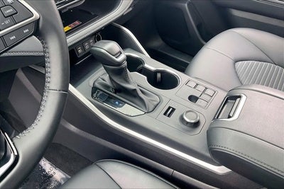 2025 Toyota Highlander Base