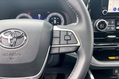 2025 Toyota Highlander Base