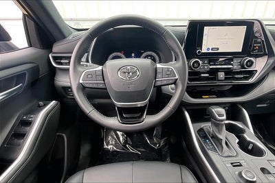 2025 Toyota Highlander Base