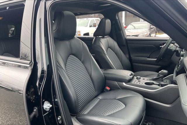 2025 Toyota Highlander Base