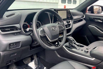 2025 Toyota HIGHLANDER XSE