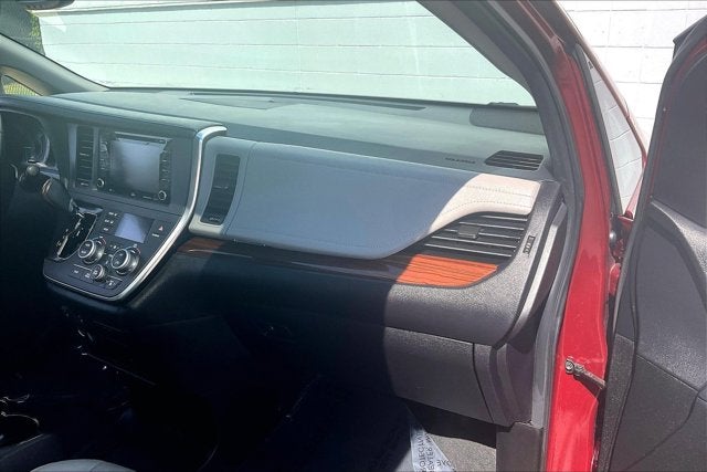 2019 Toyota Sienna Base