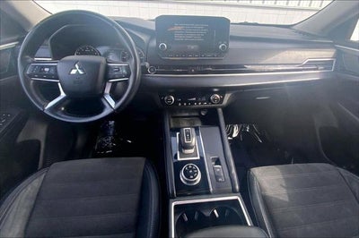 2022 Mitsubishi Outlander SE
