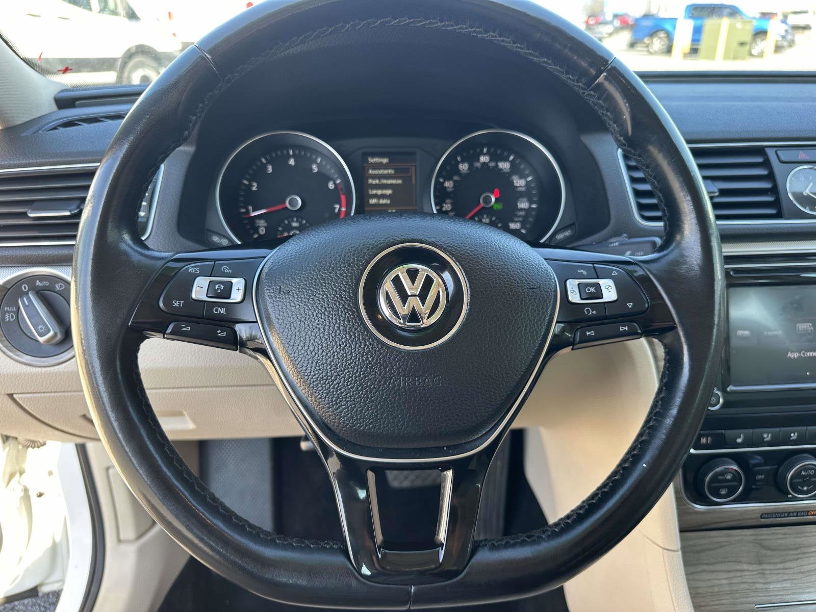 2017 Volkswagen Passat 1.8T SE w/Technology