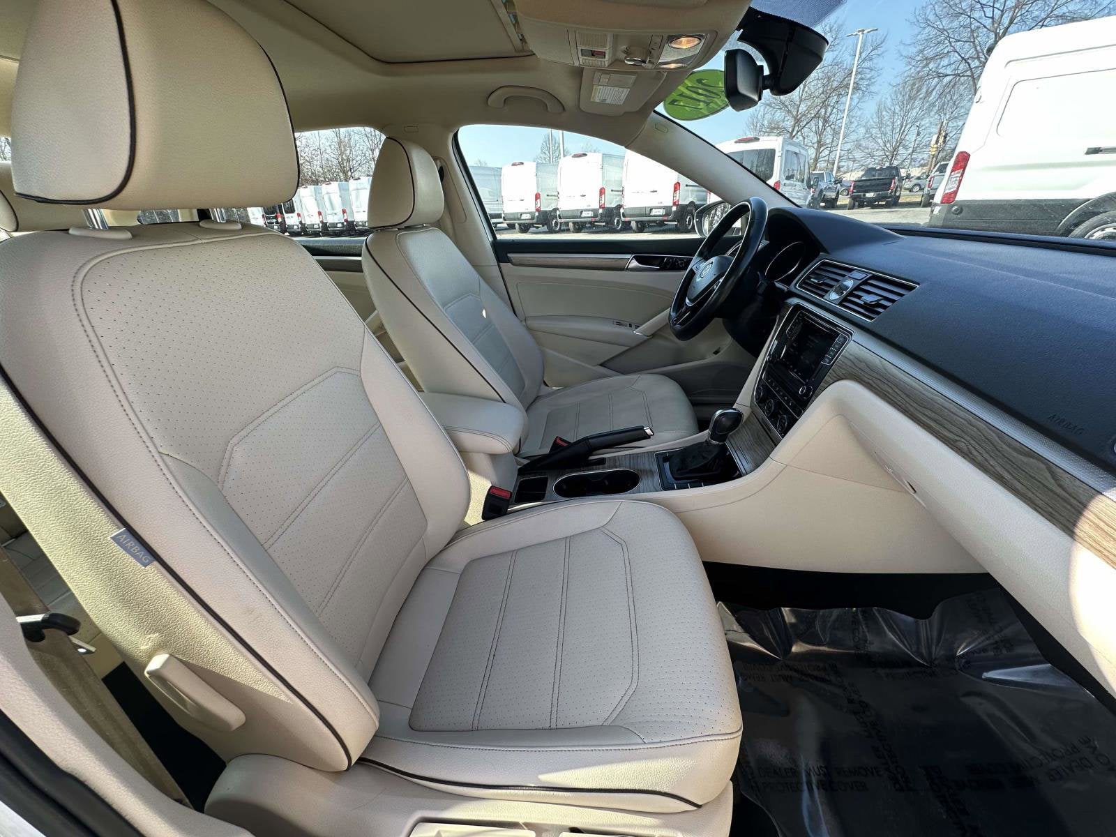 2017 Volkswagen Passat 1.8T SE w/Technology