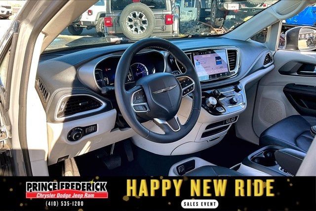 2023 Chrysler Pacifica Hybrid Touring L