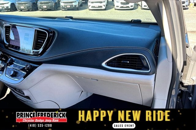 2023 Chrysler Pacifica Hybrid Touring L